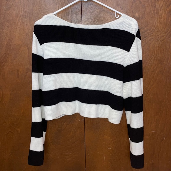 Divided cropped Black and White Striped Sweater - Picture 2 of 4